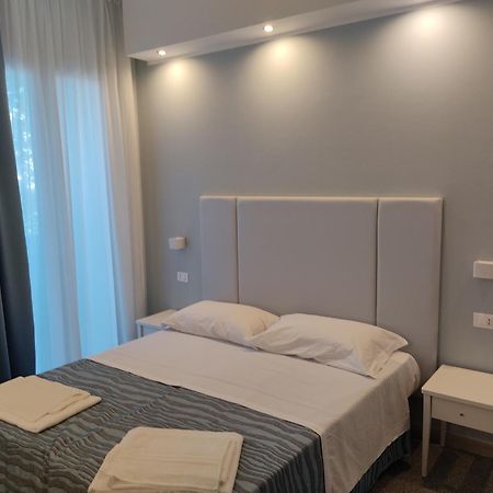 Hotel Caravel Park Rimini Bagian luar foto
