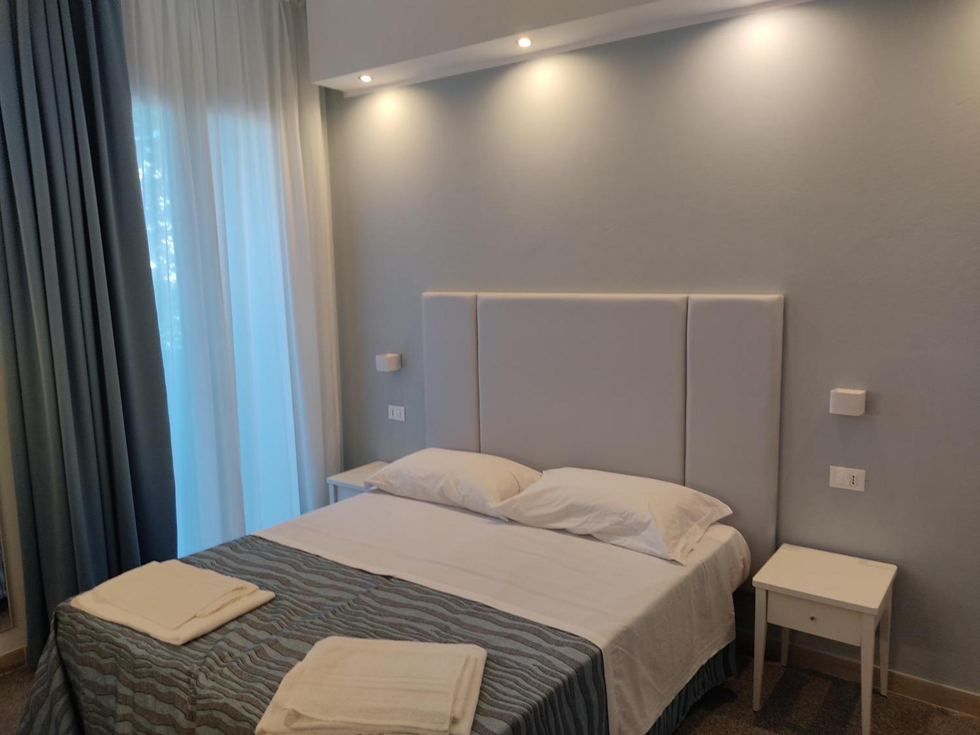 Hotel Caravel Park Rimini Bagian luar foto