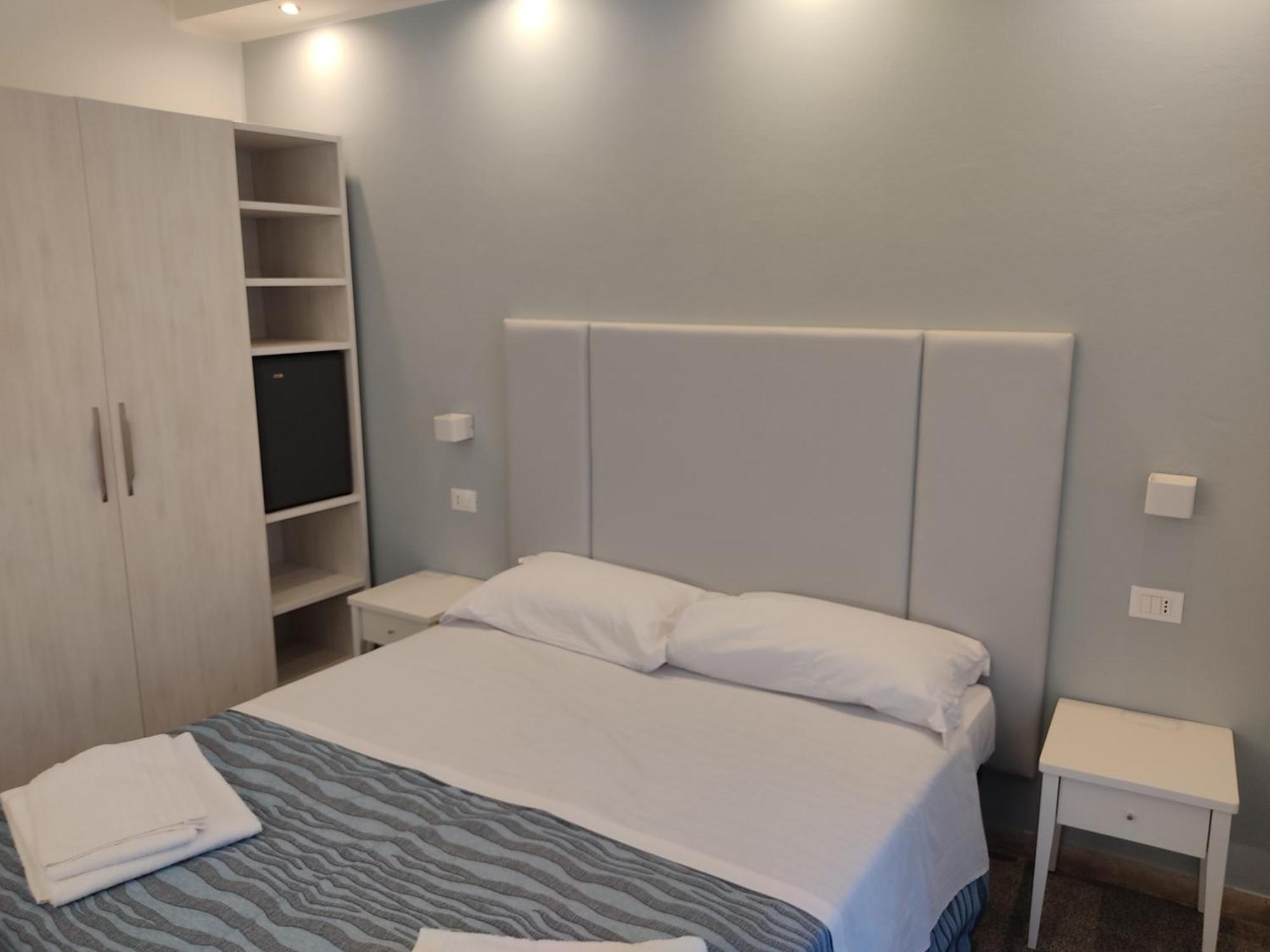 Hotel Caravel Park Rimini Bagian luar foto