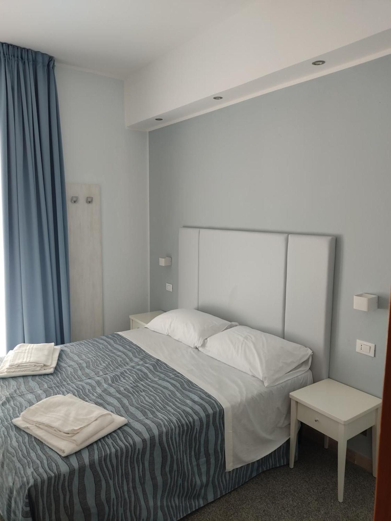 Hotel Caravel Park Rimini Bagian luar foto